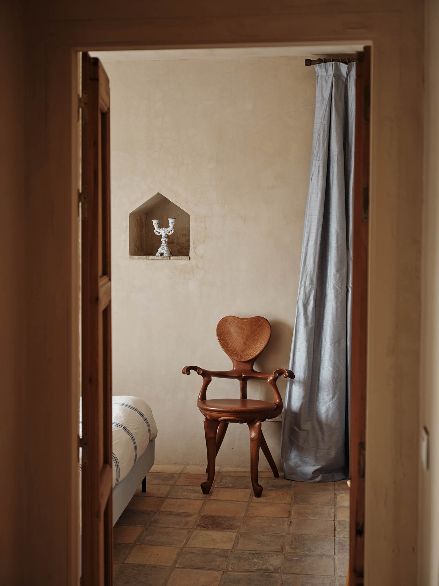 Calvet-Armchair-Antonio Gaudi-BD Barcelona-Savannah Bay Gallery Contemporary Signed Furniture-12