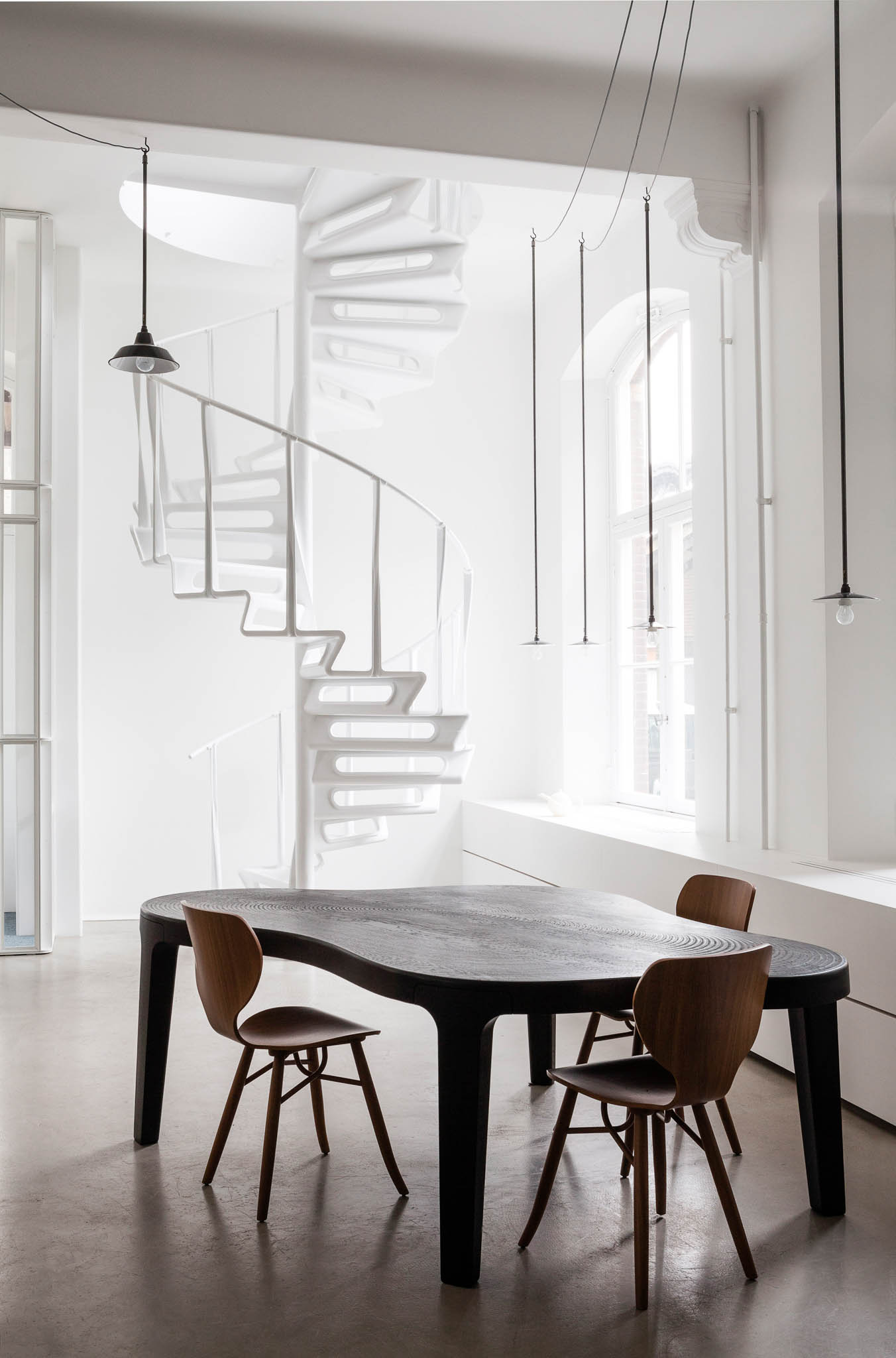 Isola-Dining Table-Linteloo-Savannah Bay Gallery 3