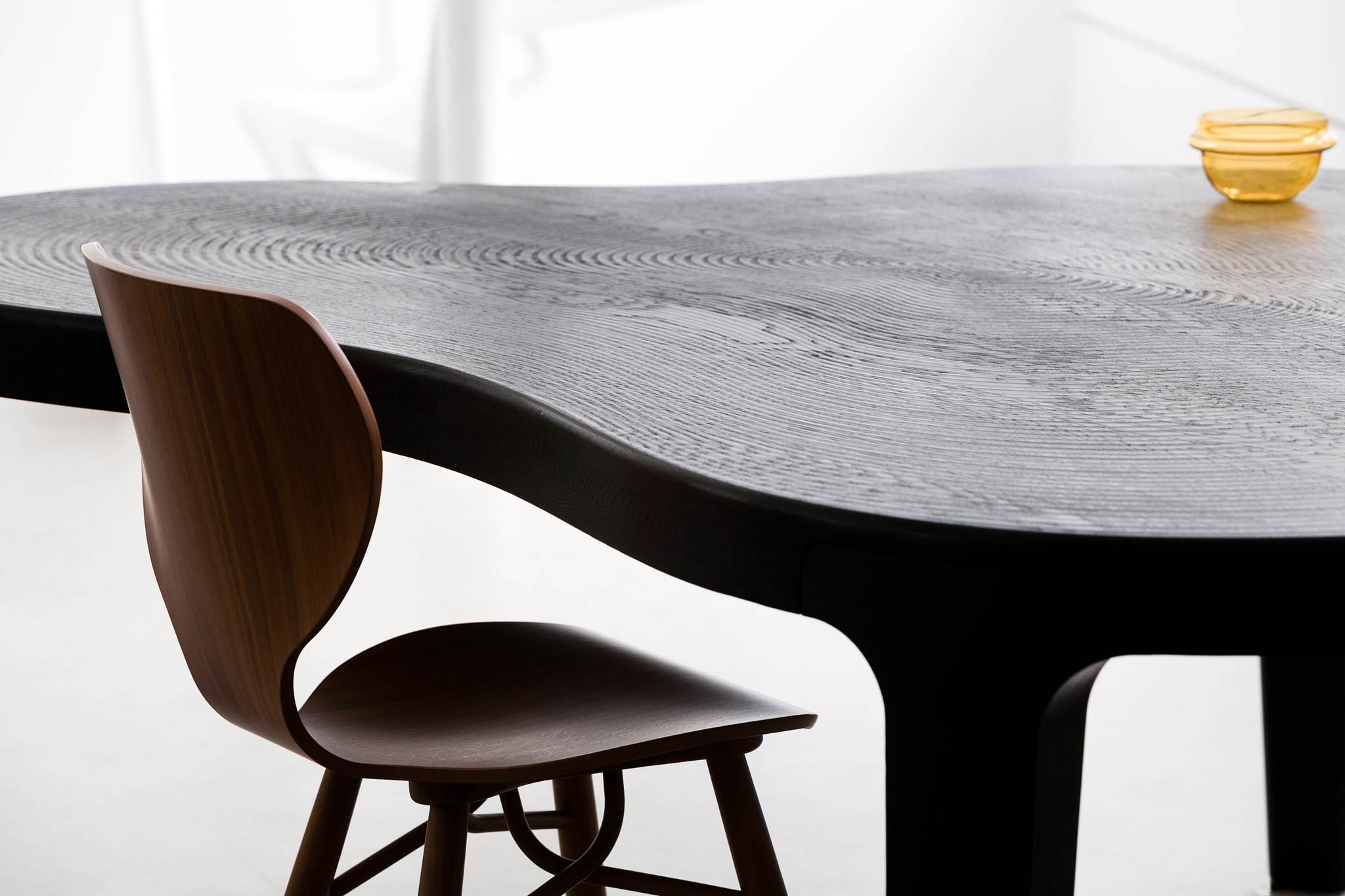 Isola-Dining Table-Linteloo-Savannah Bay Gallery 4