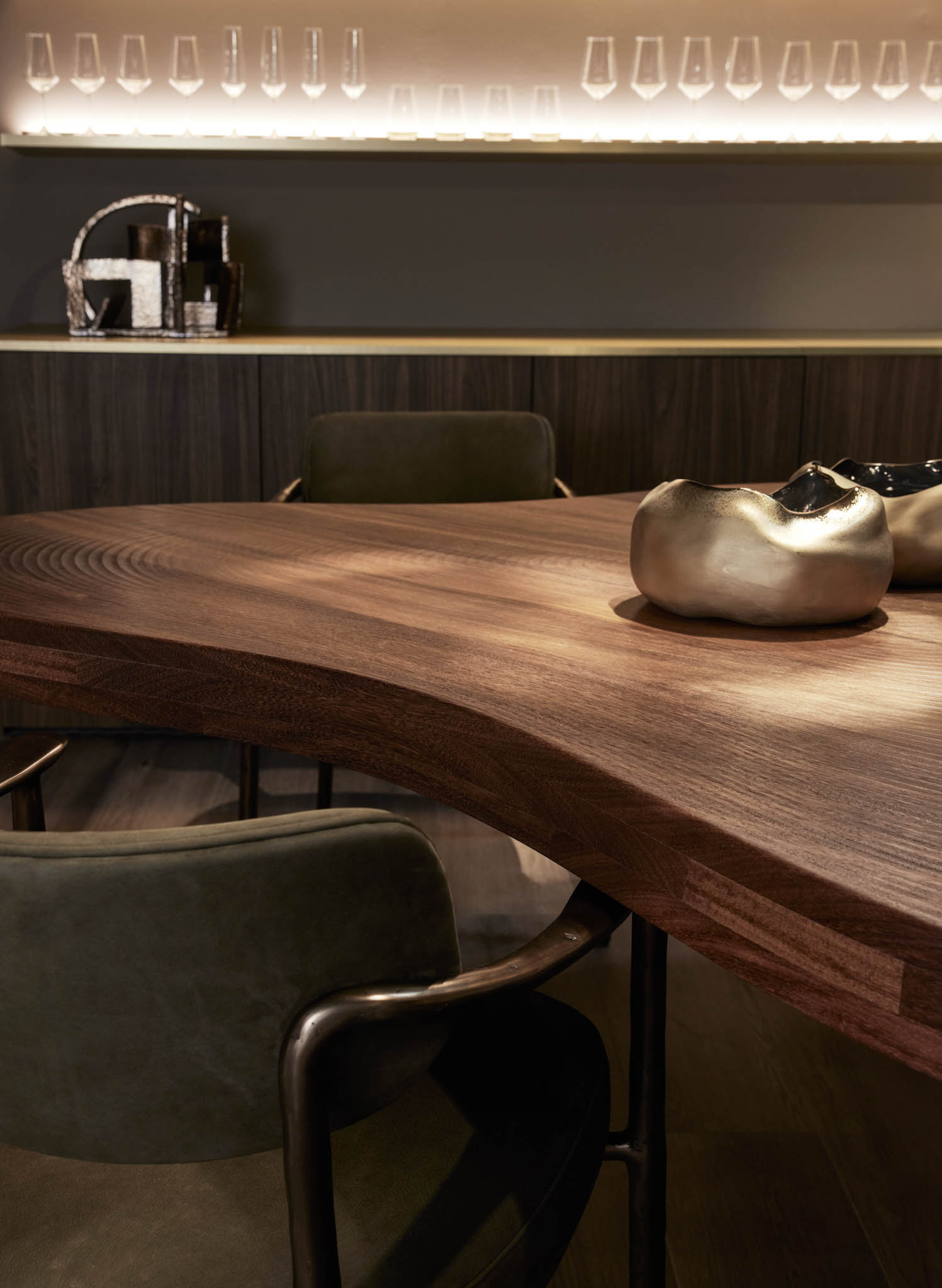 Isola-Dining Table-Linteloo-Savannah Bay Gallery 7